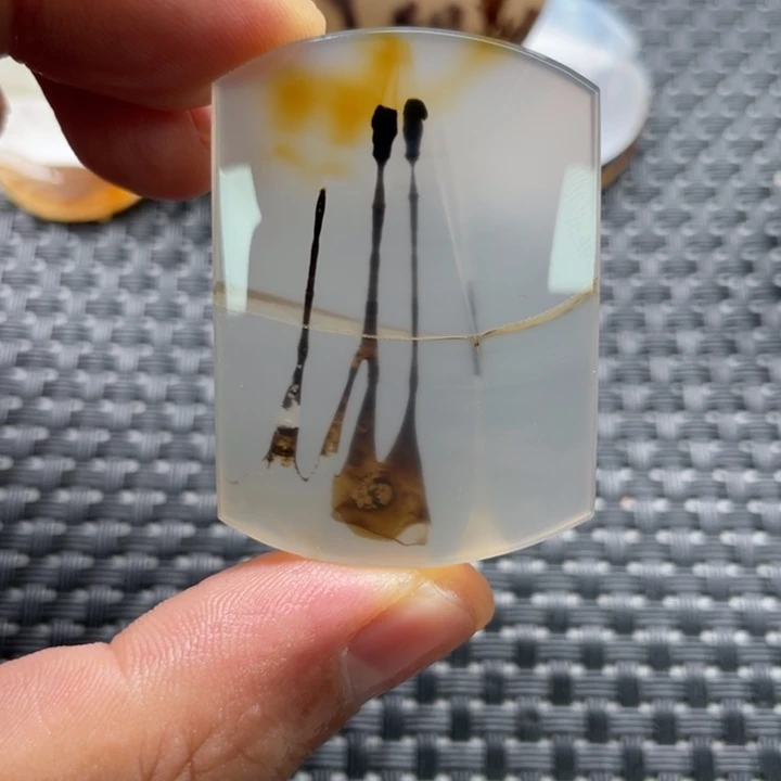 孵***音玛瑙/玉髓未镶嵌颈饰