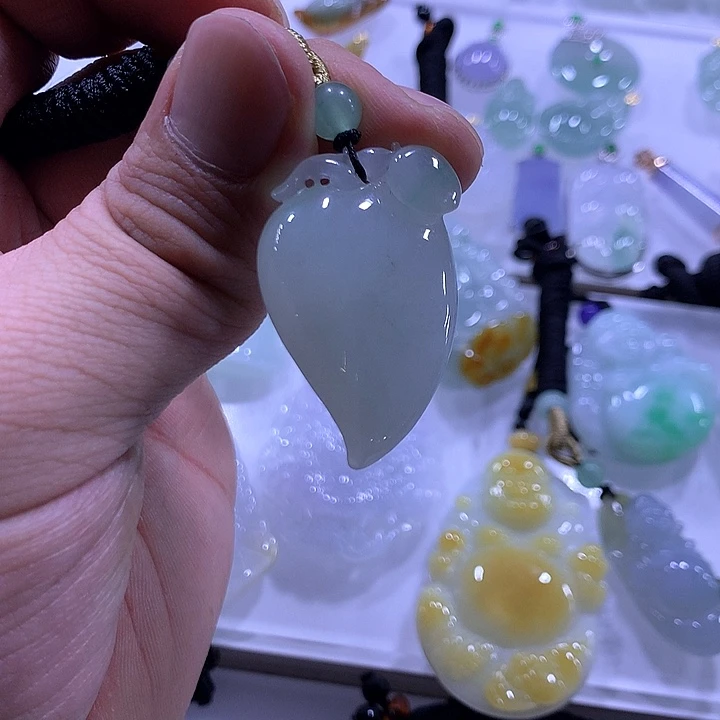 翡翠颈饰未镶嵌天然翡翠A货吊坠