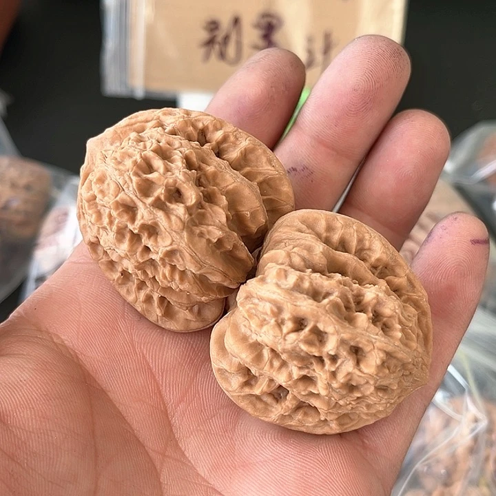 文玩核桃把件42尺盘龙虎头