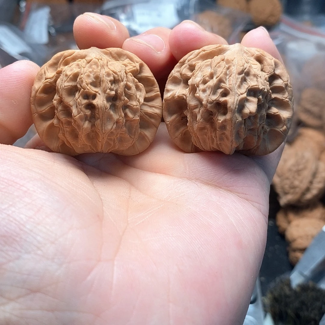 1文玩核桃悬空40-326