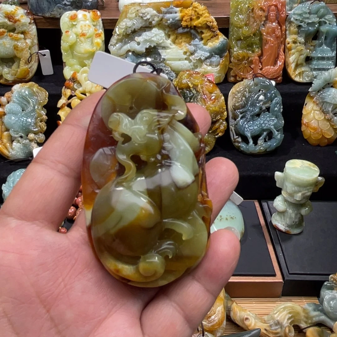 蛇纹石玉未镶嵌颈饰