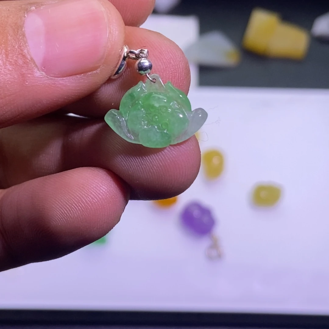 翡翠未镶嵌颈饰吊坠