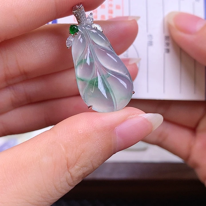 颈饰18K金镶嵌翡翠流**哥翡翠