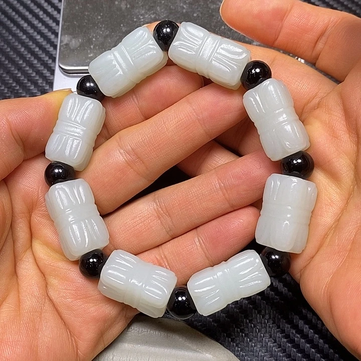 颈饰未镶嵌和田玉圆*