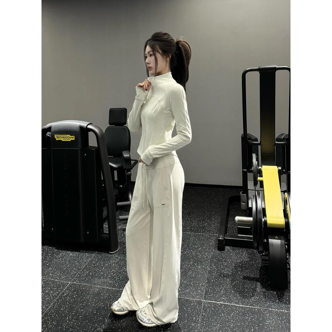 早秋穿搭运动服套装女2025新款休闲显瘦减龄鱼骨外套阔腿裤两件套