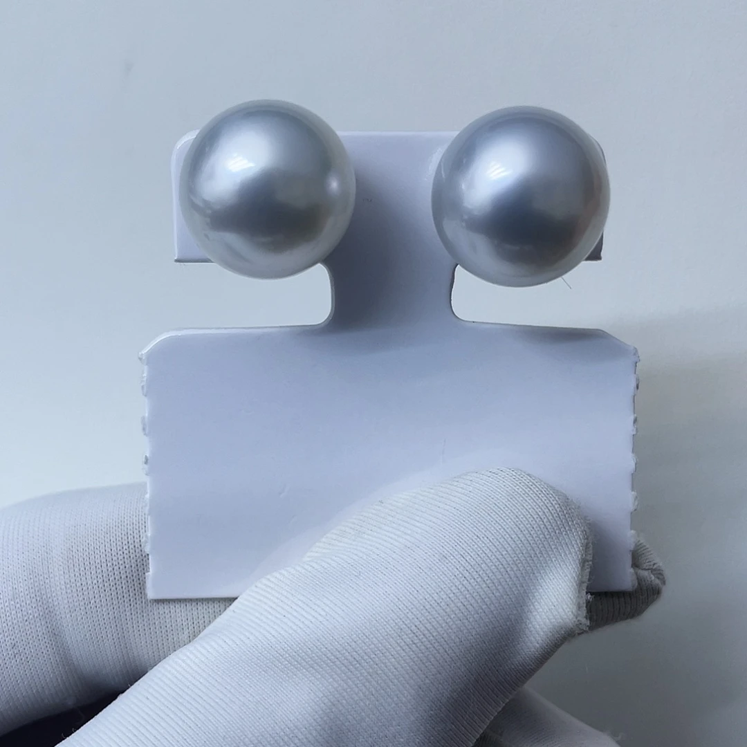 耳饰18K金镶嵌海水珍珠澳白