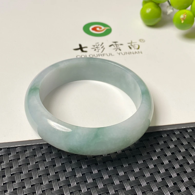 Colourful Yunnan/七彩云南冰种飘花翡翠手镯