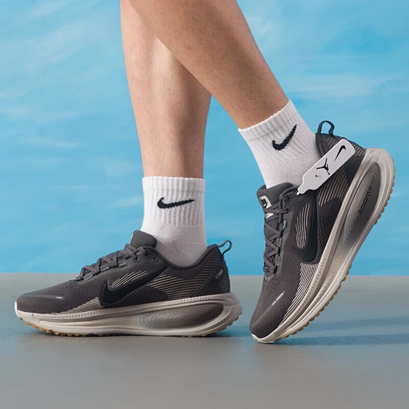 NIKE/耐克男鞋VOMERO 18 百搭耐磨潮流舒适运动跑步鞋 HM6803-215