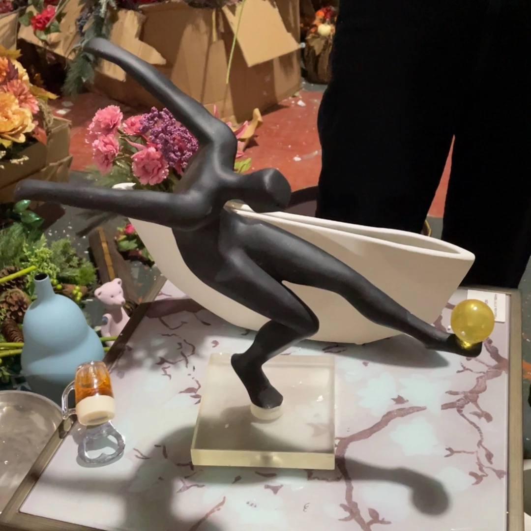 陶瓷花瓶，仿真绿植。