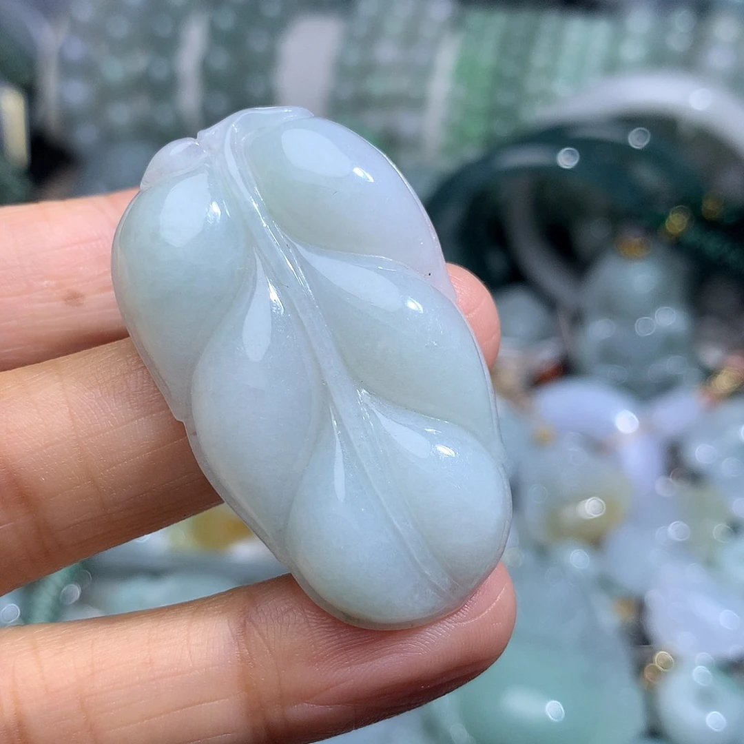 翡翠未镶嵌颈饰298。