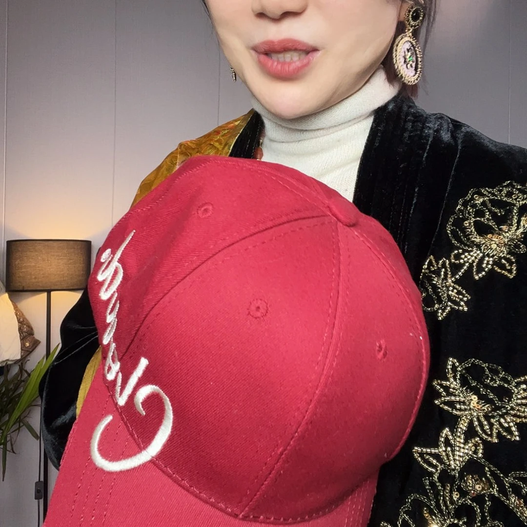 红色帽子哦哦哦哦哦哦哦