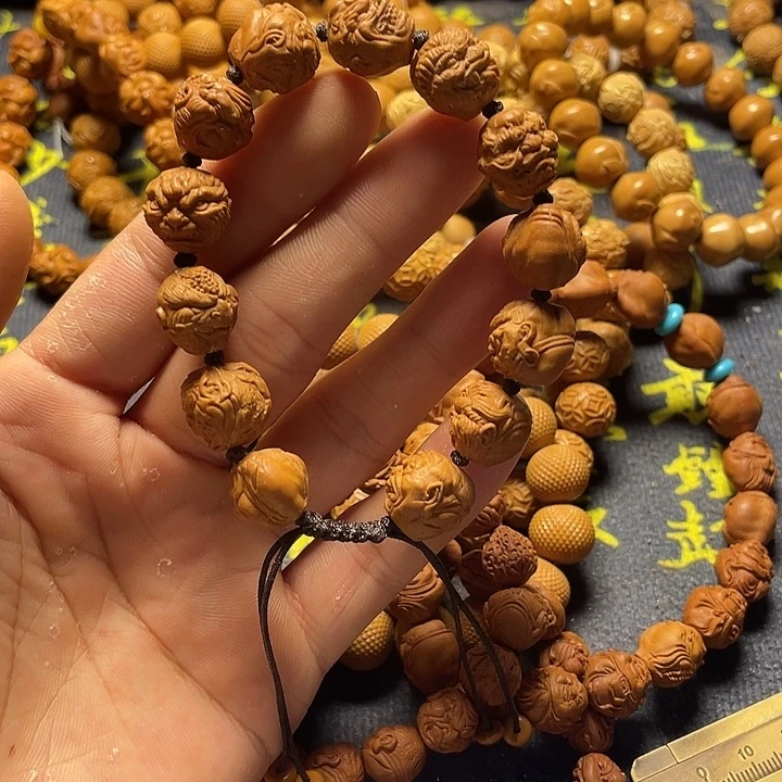 龙纹桃核雕刻十二生肖恶僧