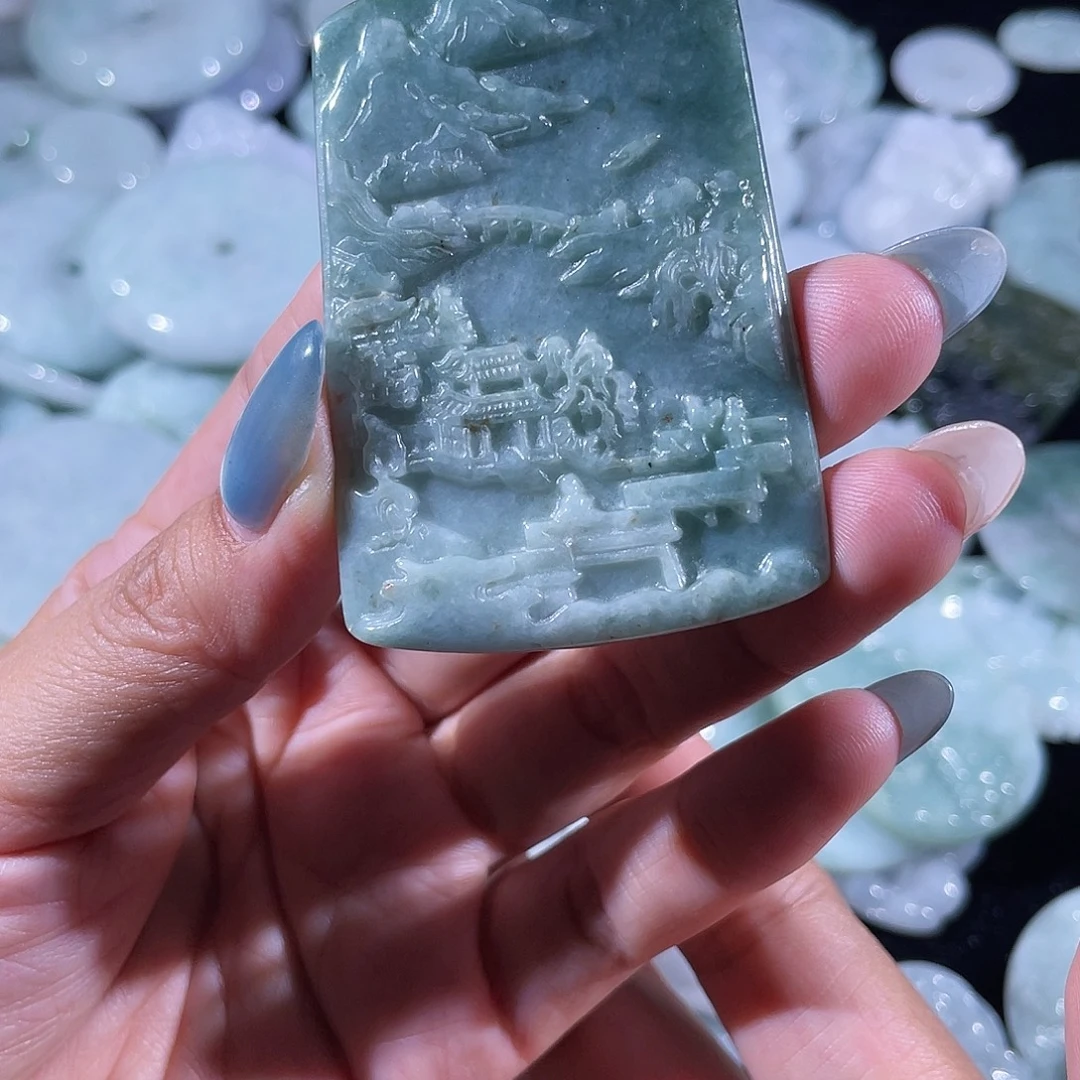 翡翠未镶嵌颈饰山水