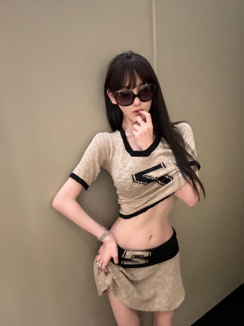 ChiclyNana 美式辣妹穿搭两件套v领套头性感短款字母短袖短裙套装