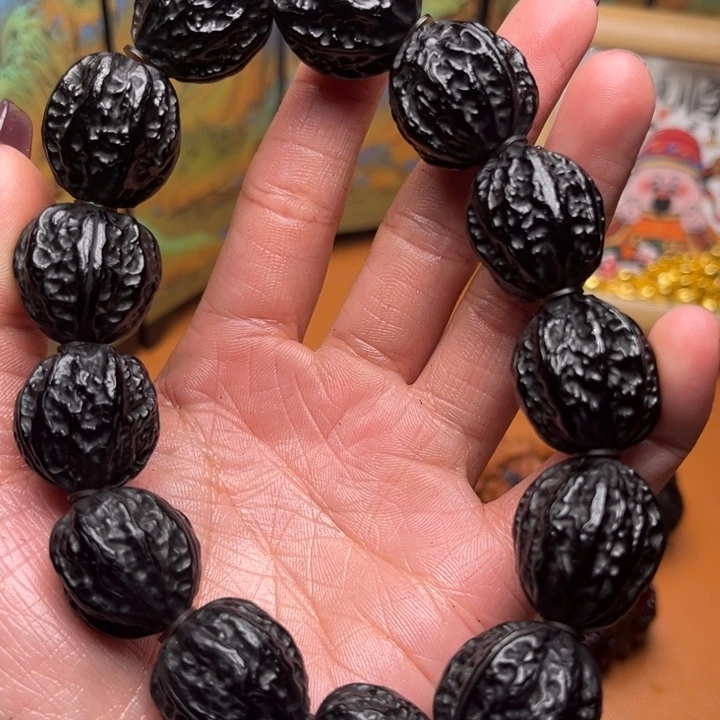 大***小核桃地闷文玩手把件 100