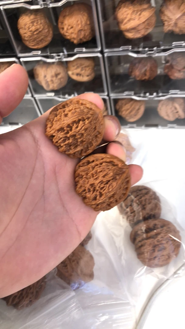 老树文玩核桃南疆石核桃满天星手把件