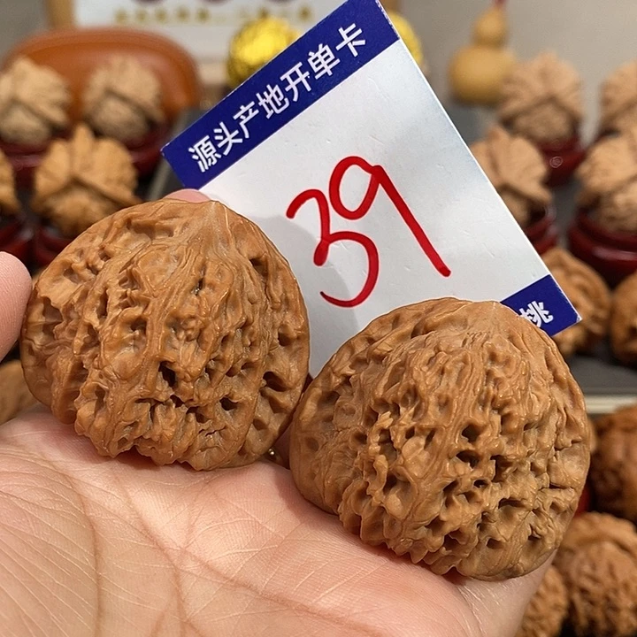 文玩核桃把件42.5全品三角疆39号