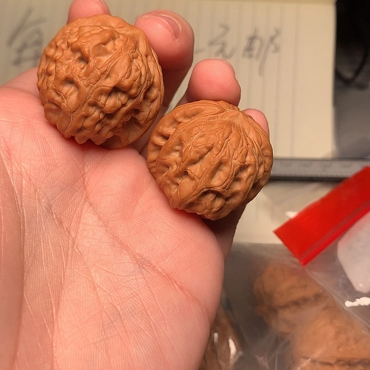 宇***.小石头全品手捻核桃