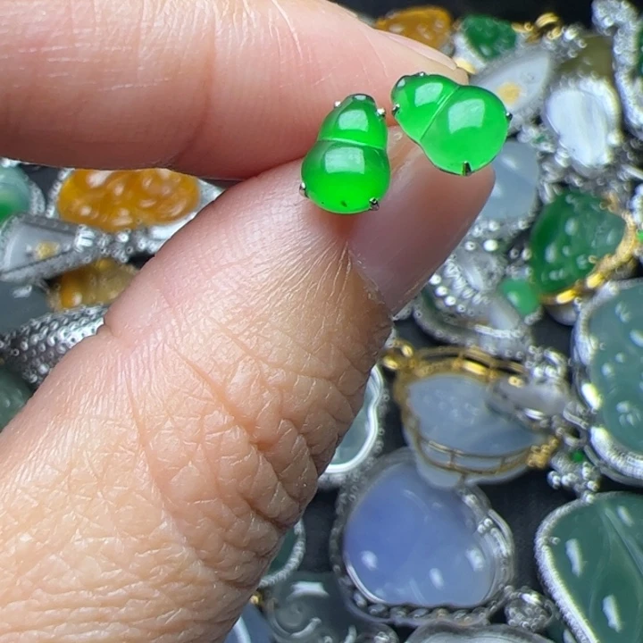 翡翠18K金镶嵌耳饰