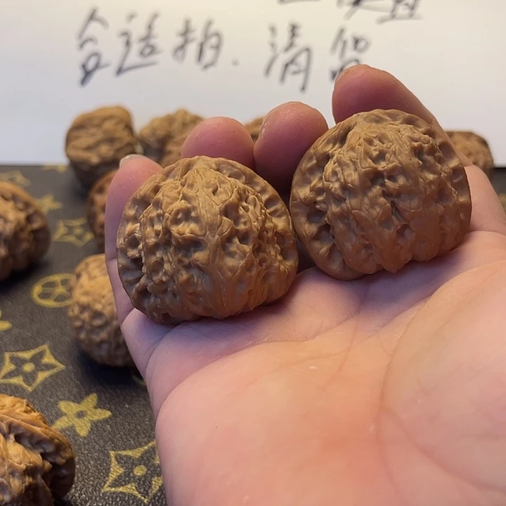 草****文玩核桃吊坠狮子