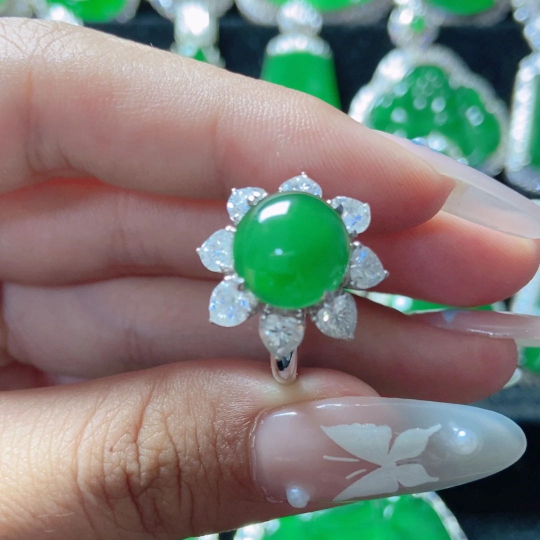 翡翠18K金镶嵌颈饰