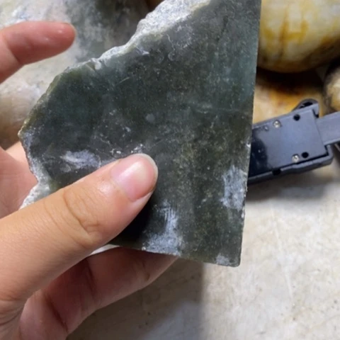 透闪石质玉未镶嵌珠宝半成品