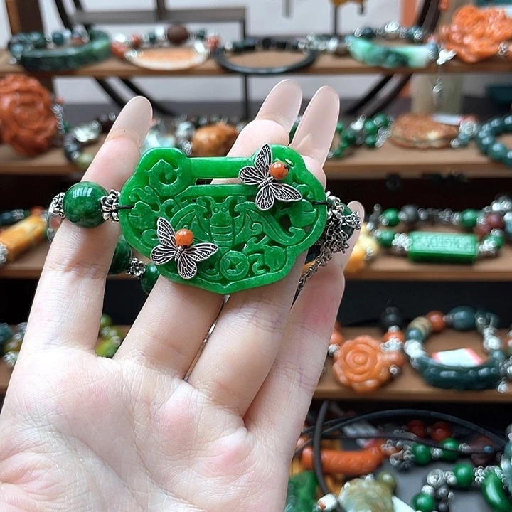 在***在翡翠未镶嵌手链饰品