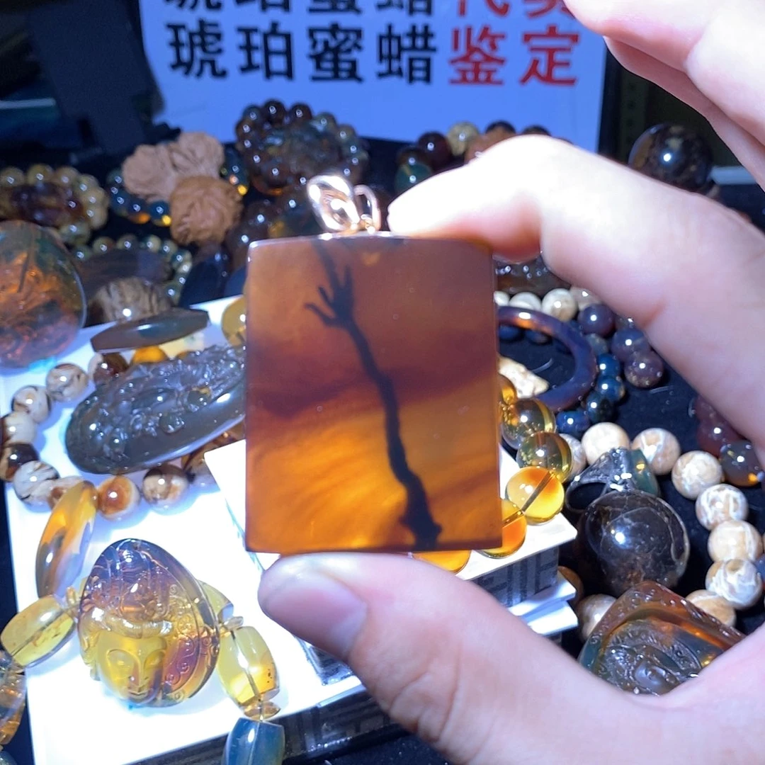 未镶嵌琥珀珠宝奇石