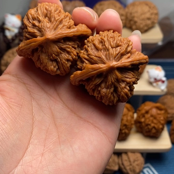 文玩核桃吊坠四座楼狮子头