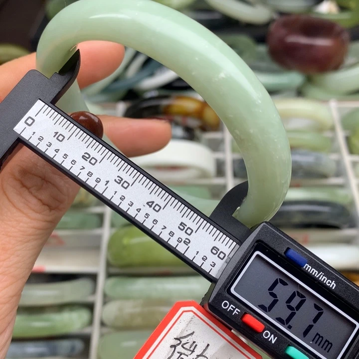 蛇纹石玉未镶嵌手镯485