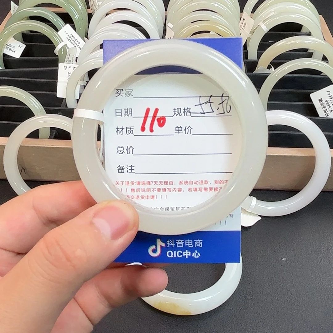 和田玉未镶嵌手镯