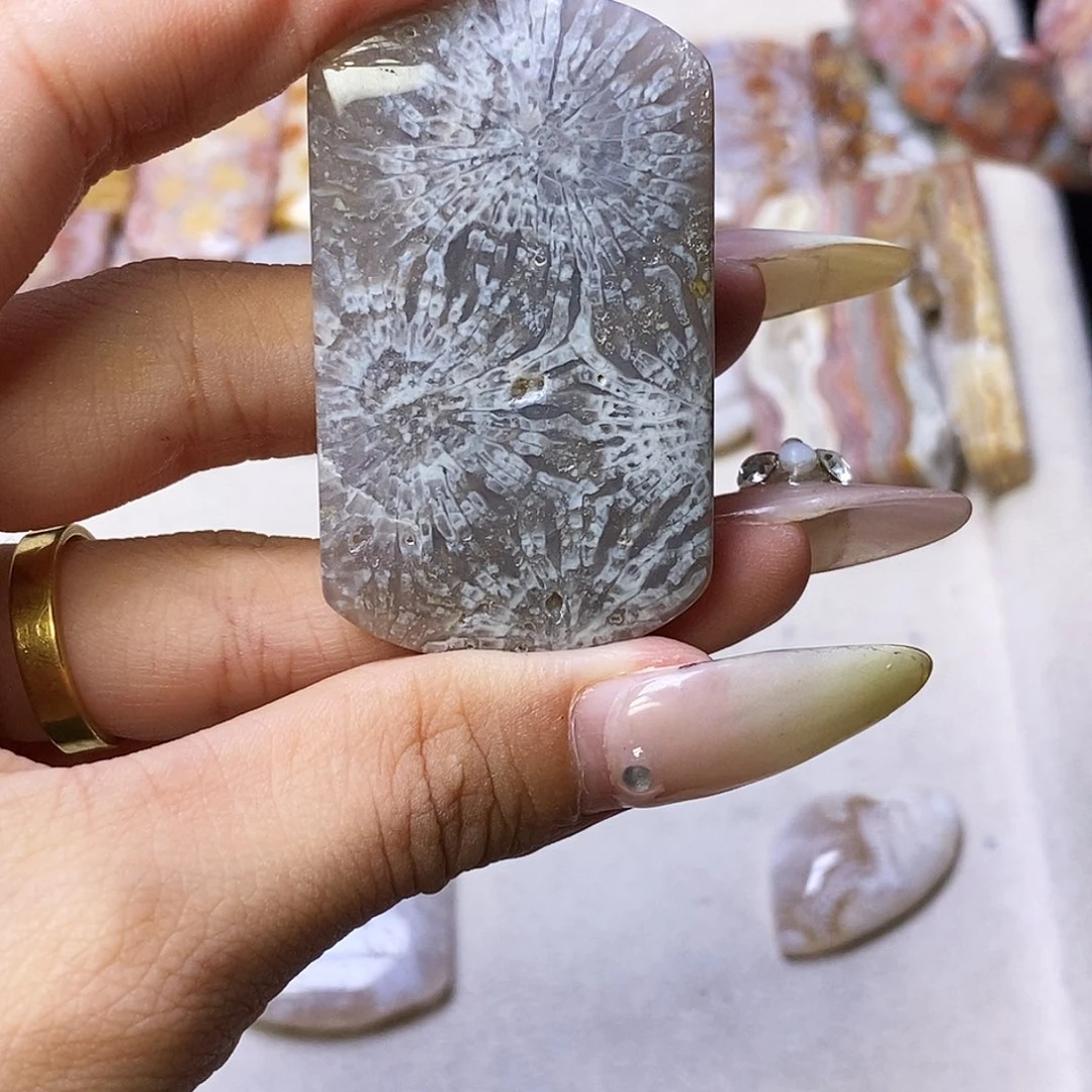 查罗石合金颈饰焯*