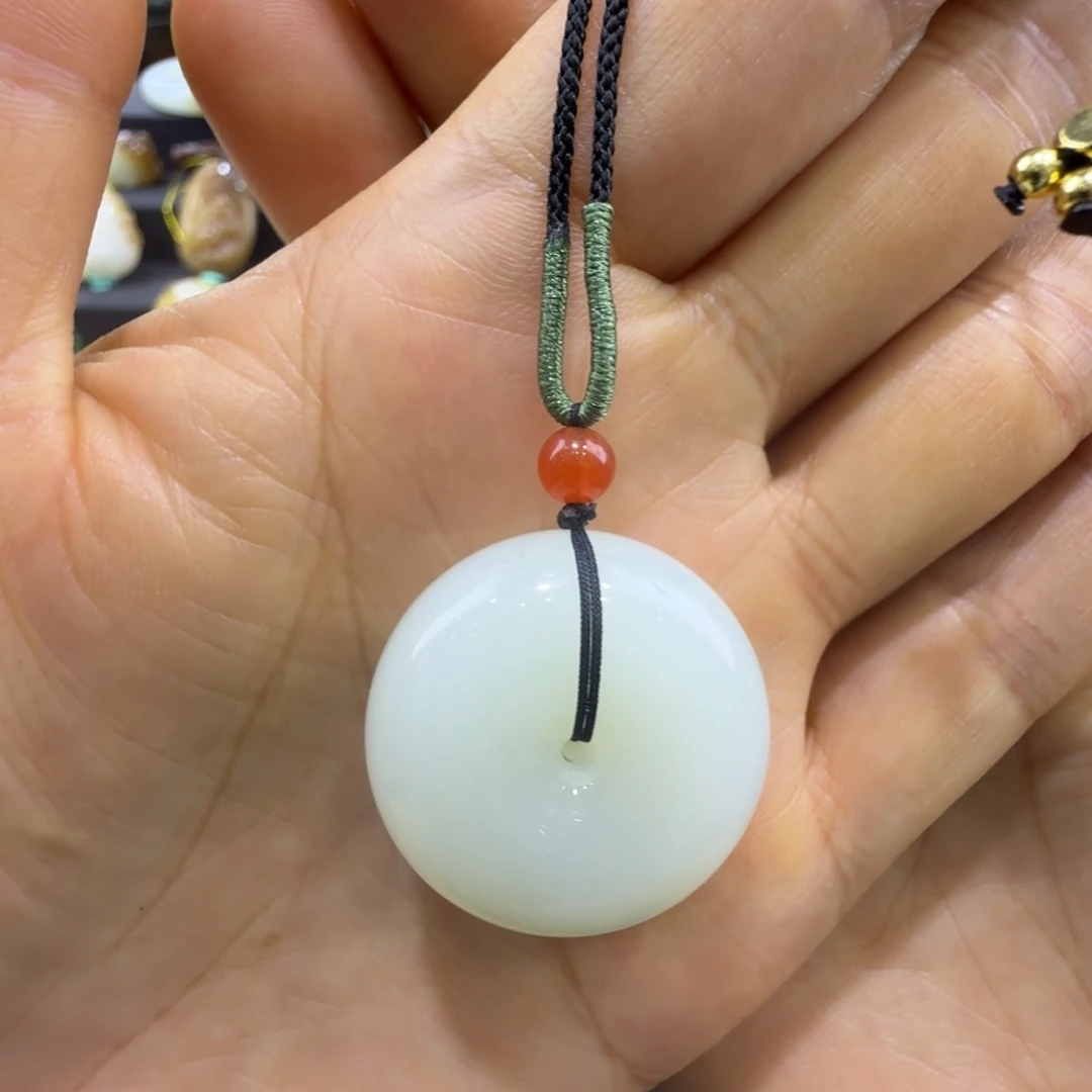 吊坠(赠链)未镶嵌和田玉和田玉平安扣卡26