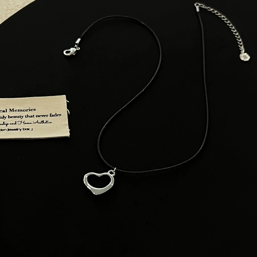 铜合金皮质吊坠 可爱小巧镂空爱心吊坠项链506