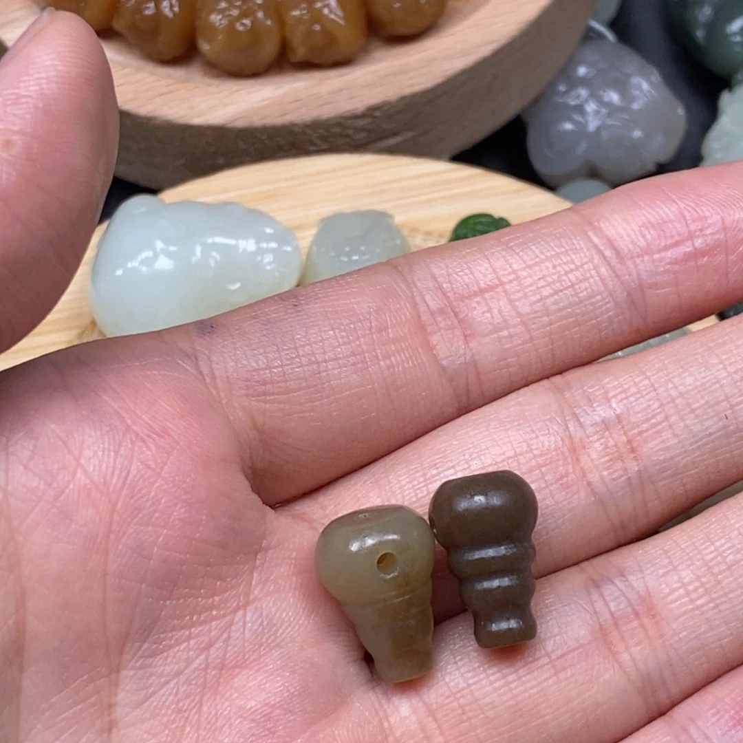 和田玉未镶嵌颈饰酸****Y