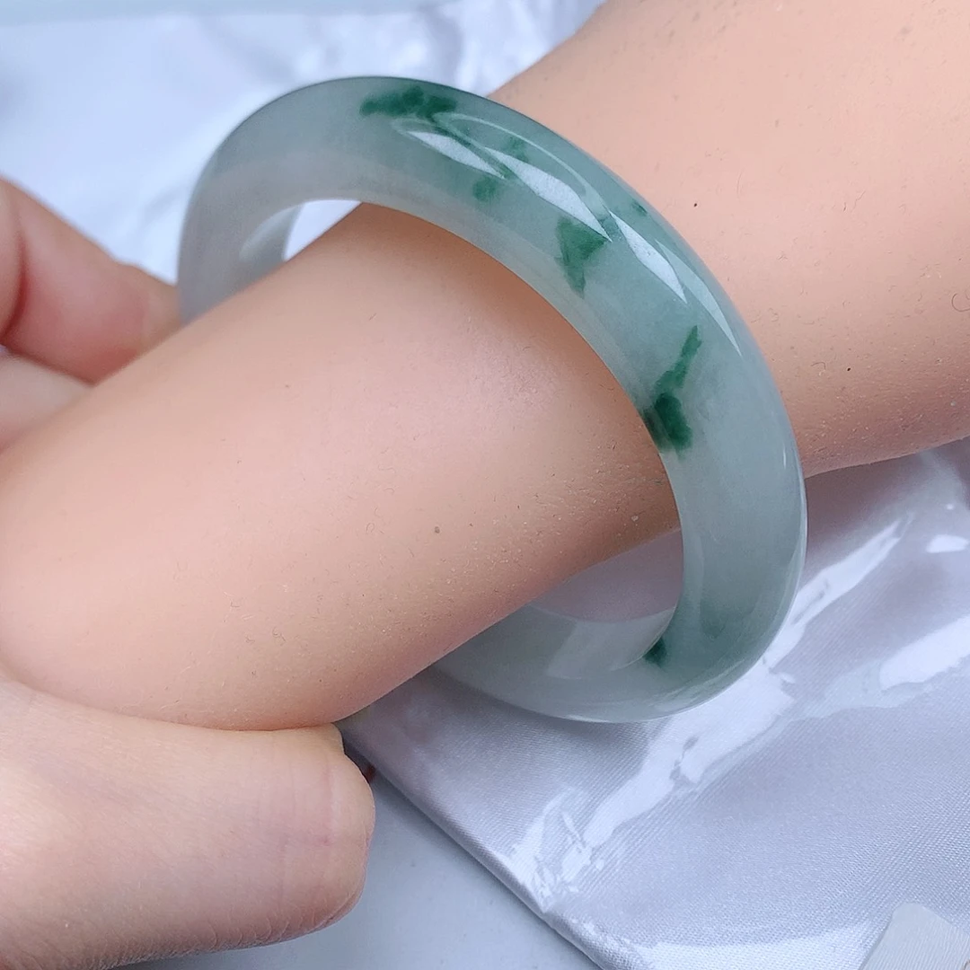 翡翠手镯未镶嵌天然