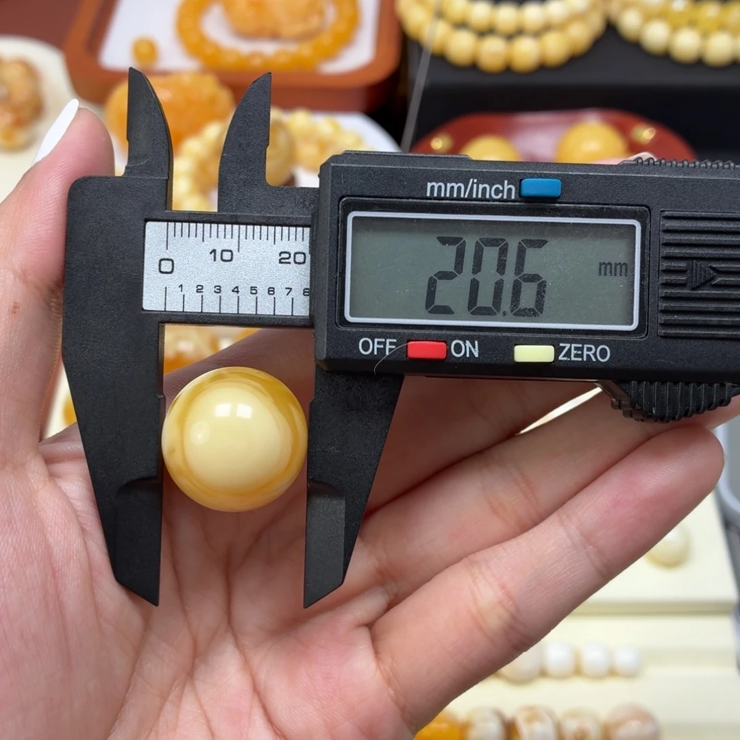 怦***Z琥珀未镶嵌珠宝奇石俄料溶洞浓蜡圆珠20.6mm