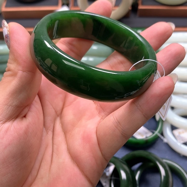 【闪购商品】未镶嵌手镯和田玉（碧玉）