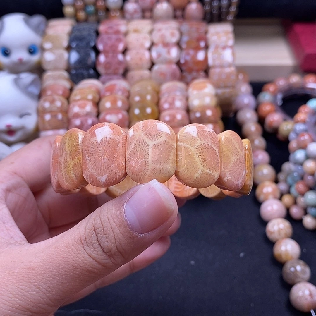硅化珊瑚（珊瑚玉）手牌未镶嵌j****在