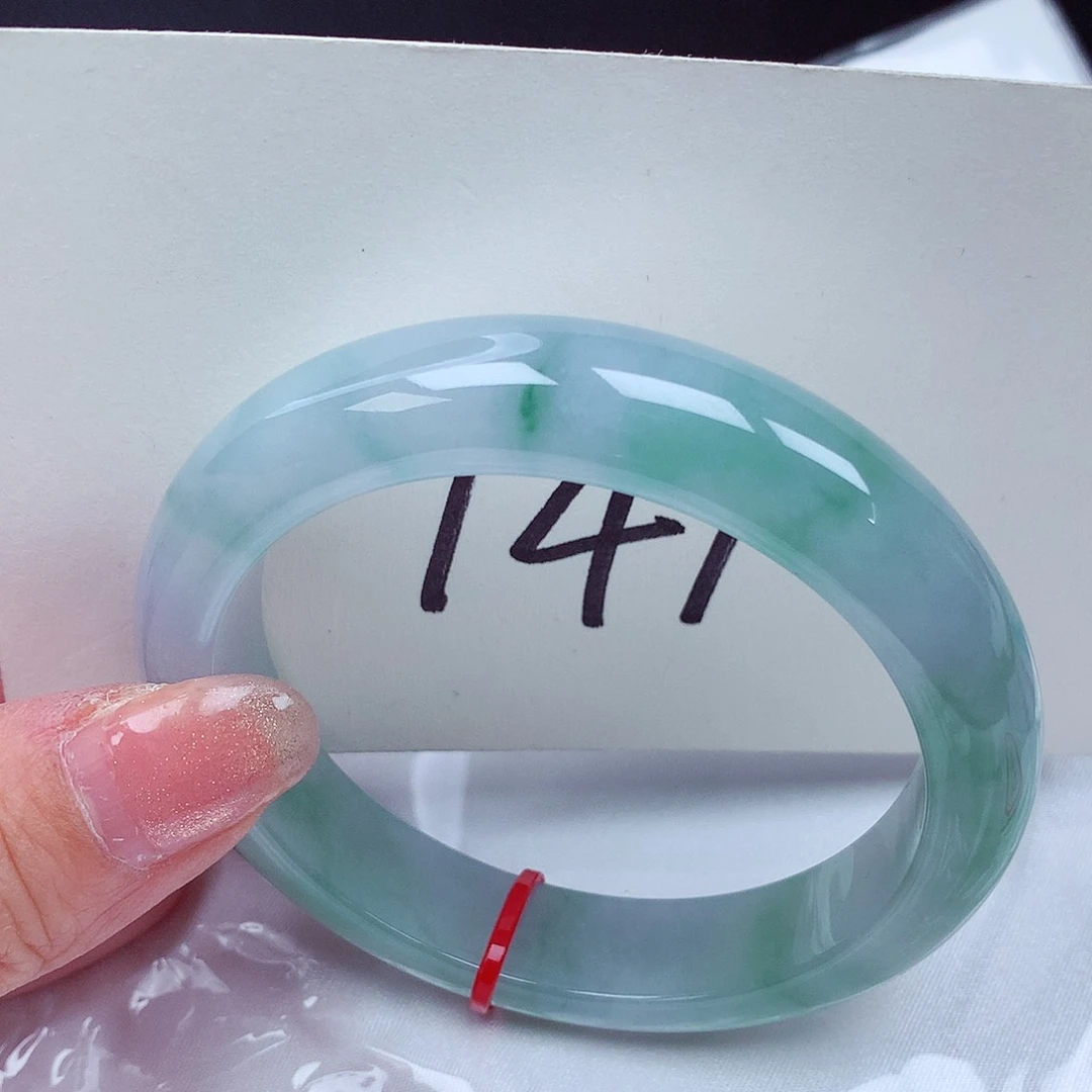 翡翠手镯未镶嵌翡翠