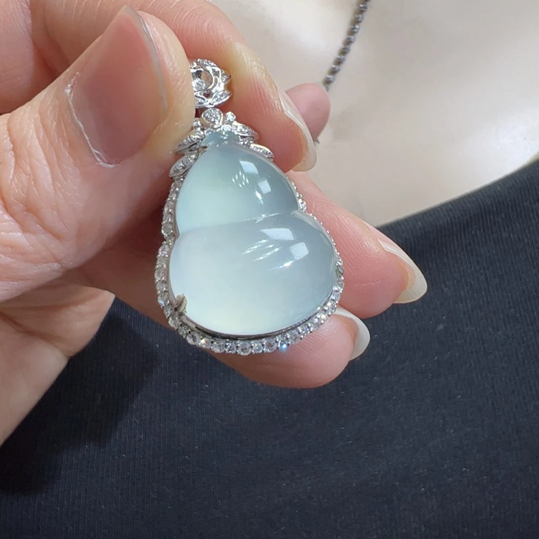 翡翠吊坠(不含链)18K金镶嵌