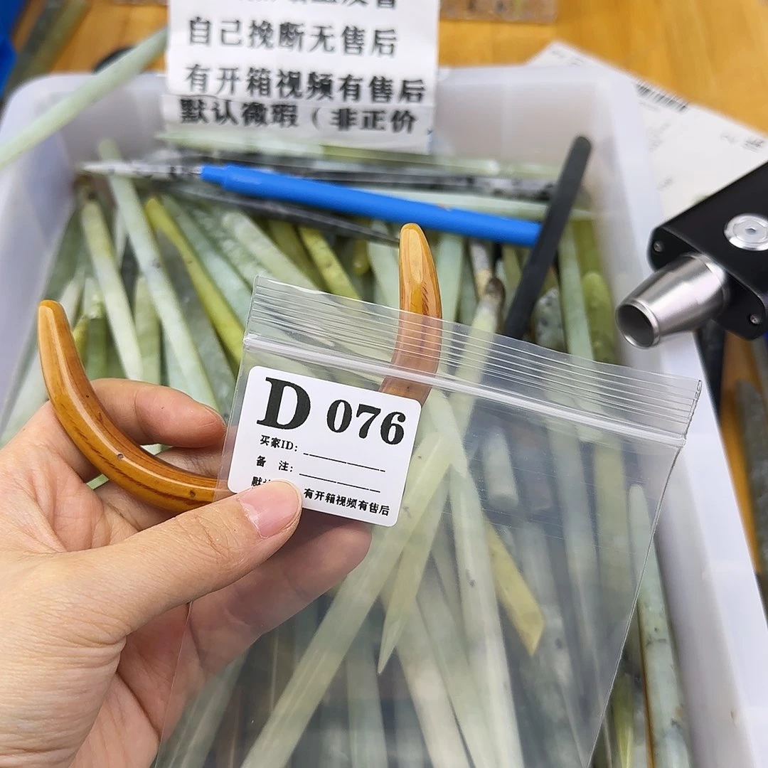 蛇纹石玉发饰合金睚*