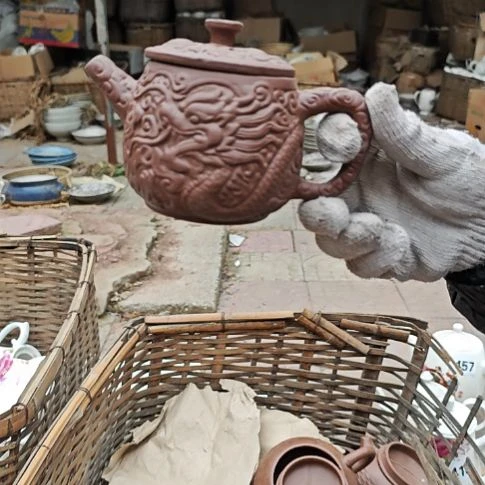 库存微瑕紫砂壶一个