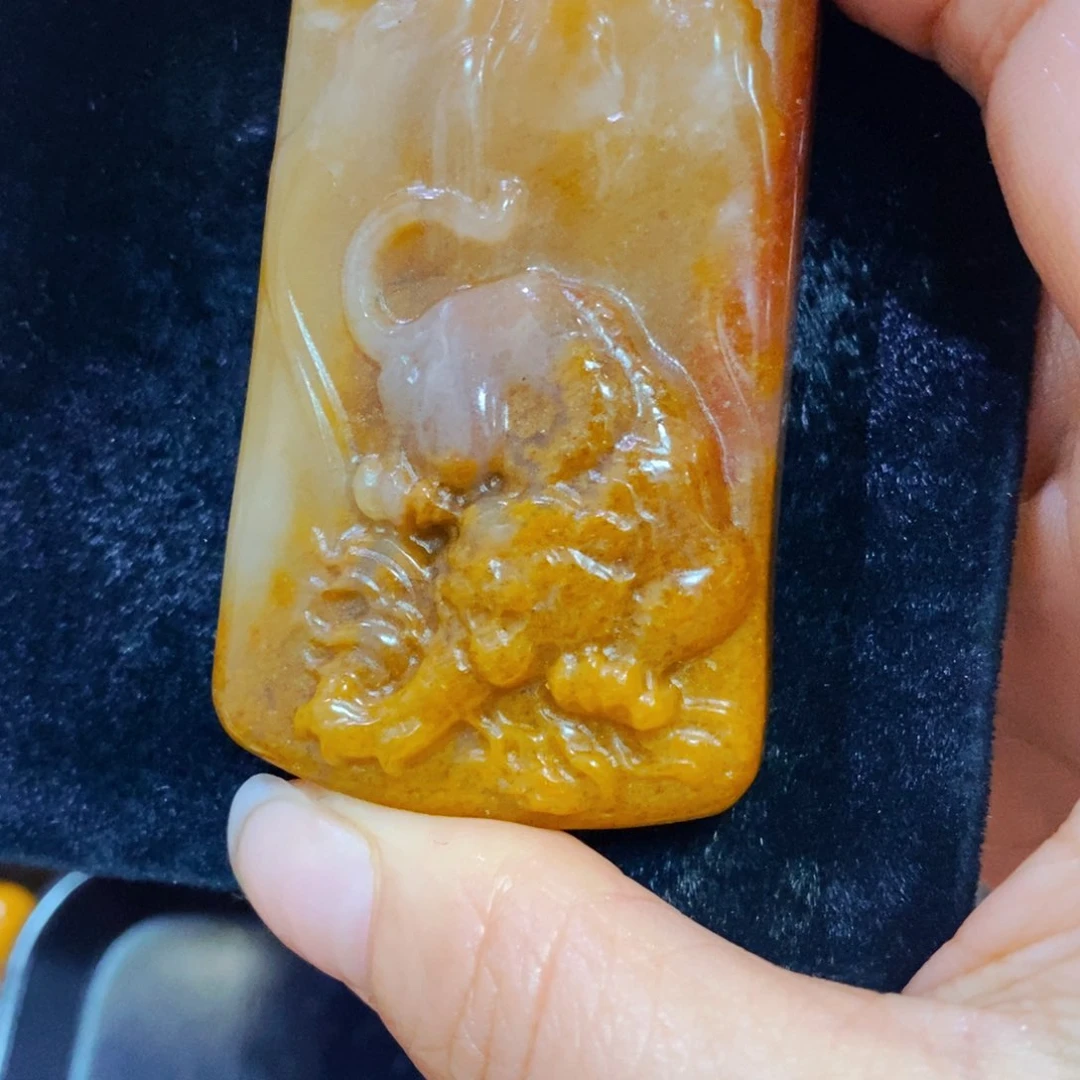 未镶嵌石英质玉（黄龙玉）手链