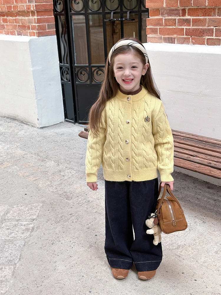 2024秋冬女童韩版卡通刺绣针织麻花开衫加厚软糯百搭毛衣外套