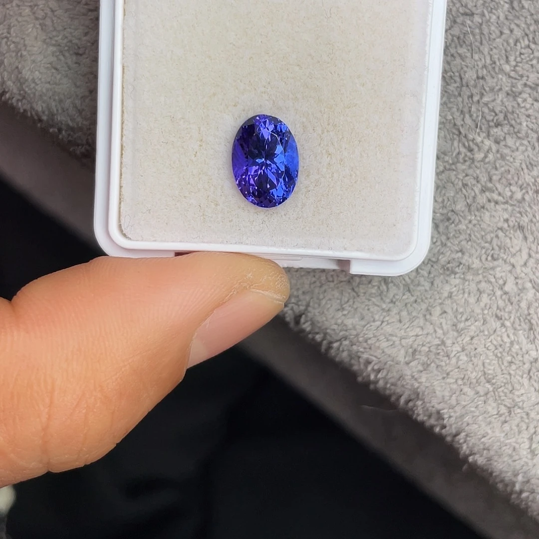 坦桑石裸石未镶嵌3.55Ct。
