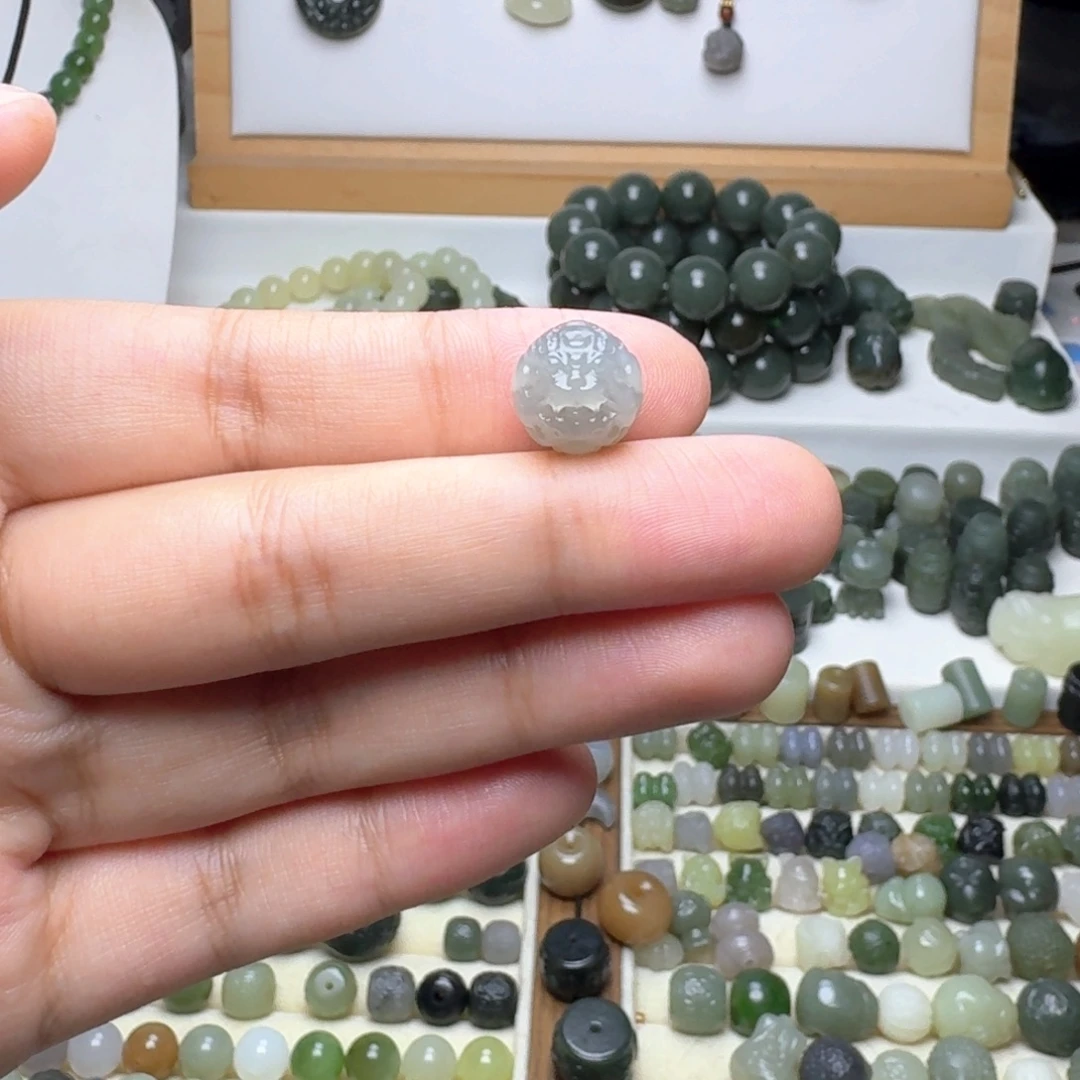 微***力和田玉未镶嵌珠宝半成品和田玉烟紫貔貅12