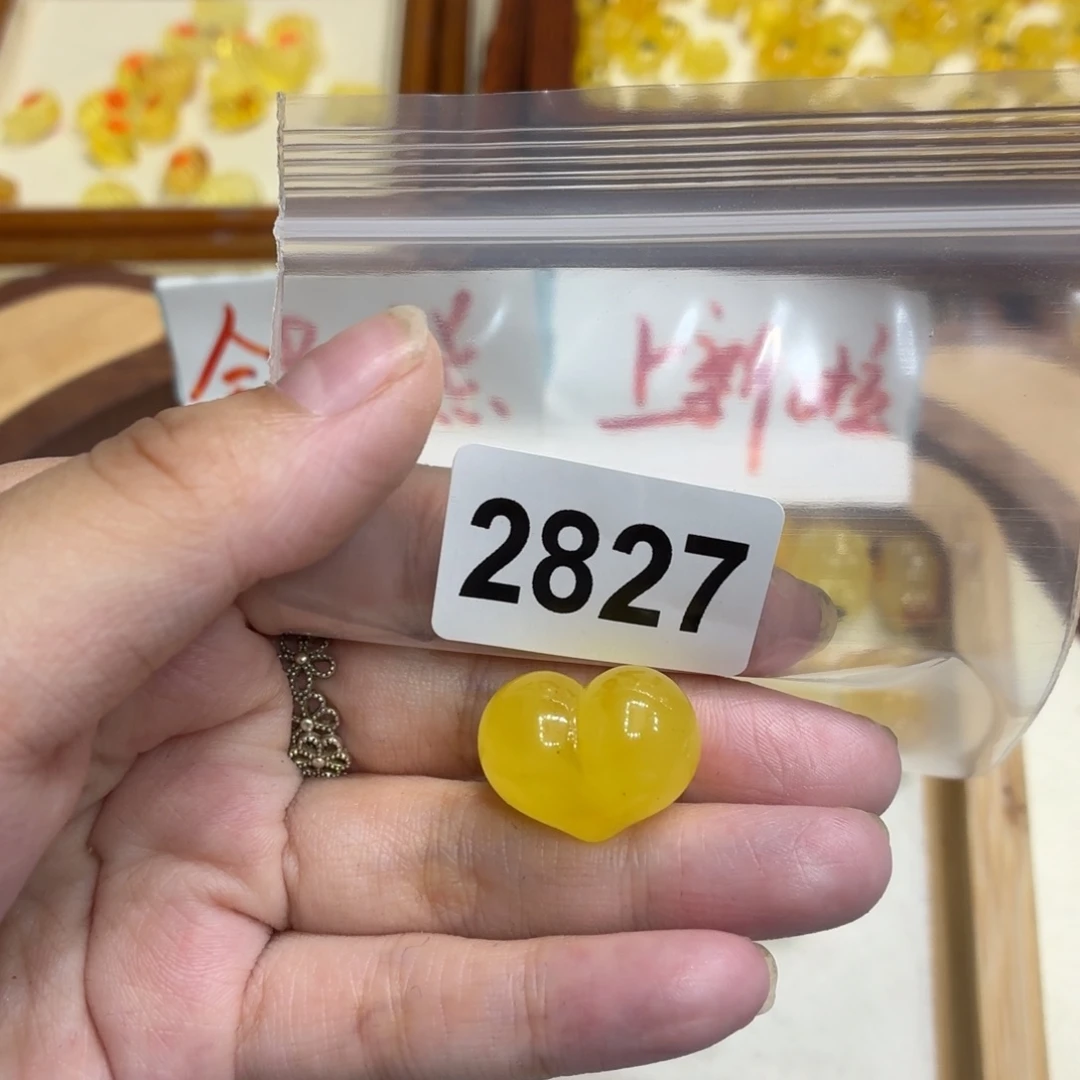 琥珀未镶嵌颈饰我