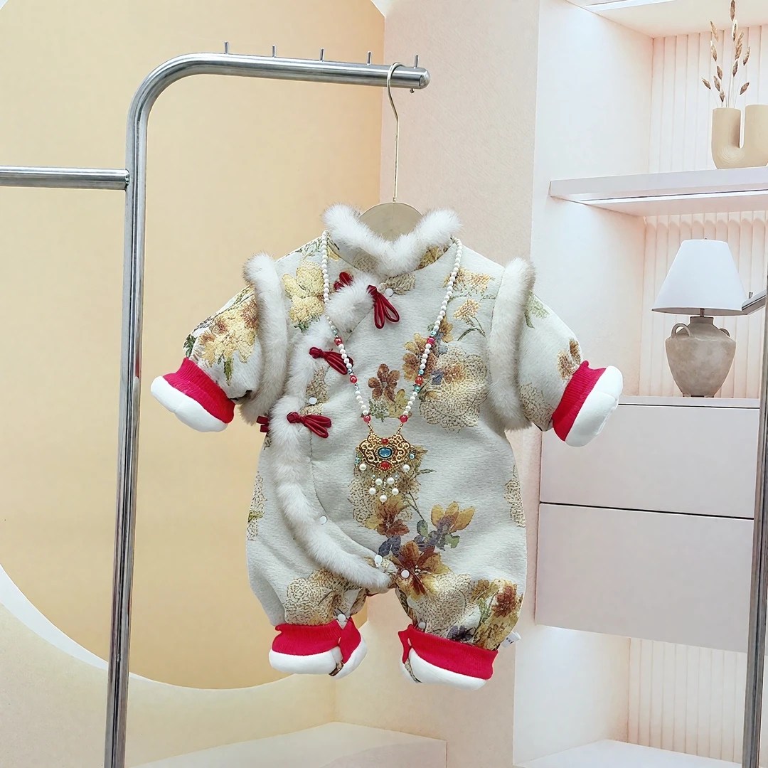 2025新款婴儿衣服冬装女宝宝连体衣满月百天国风周岁百年服哈衣