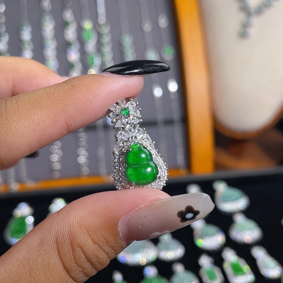 吊坠(不含链)未镶嵌翡翠